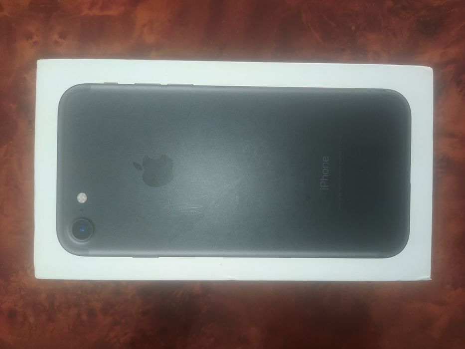 смартфон iPhone 7