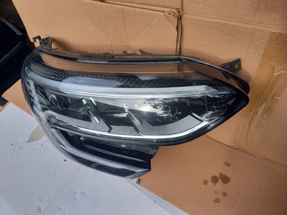 Far Renault Megane 4 partea dreapta facelift