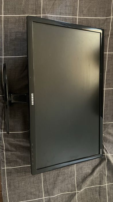 Monitor samsung + unul LG