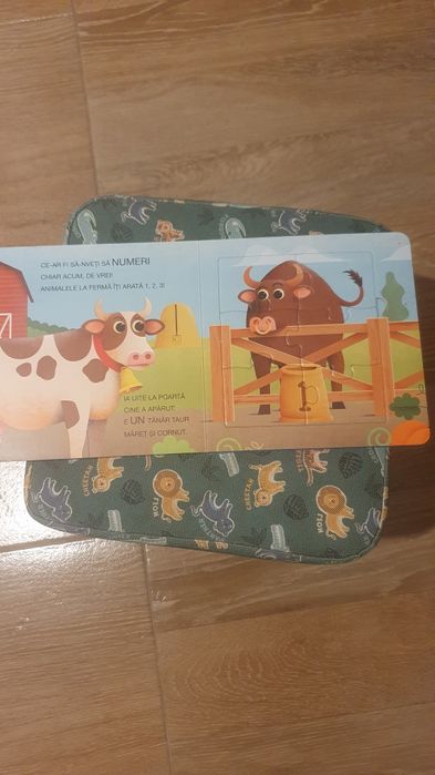 Carte bebelusi cartonata cu 5 puzzle-uri integrate