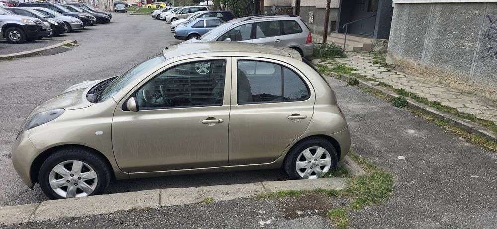 Продавам Нисан  Микра