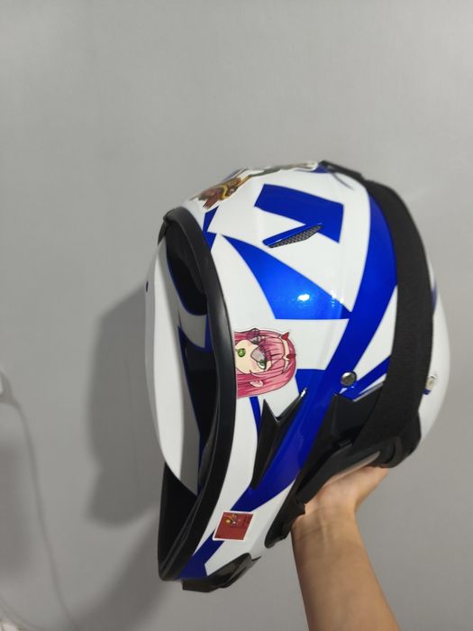 продам шлемы белый и синий