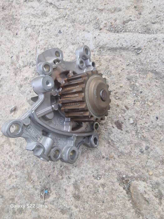 ОРИГИНАЛНА водна помпа за PEUGEOT 3008 1.5 hdi 131 ps