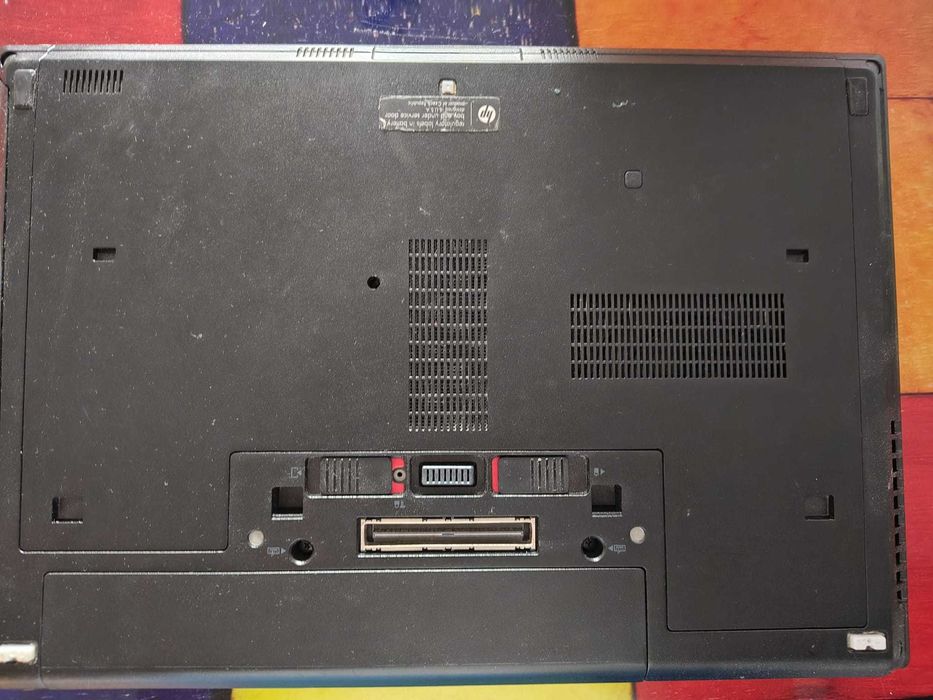 Vand laptop HP EliteBook 8460p ,i 7  , windows 11 ,metalic