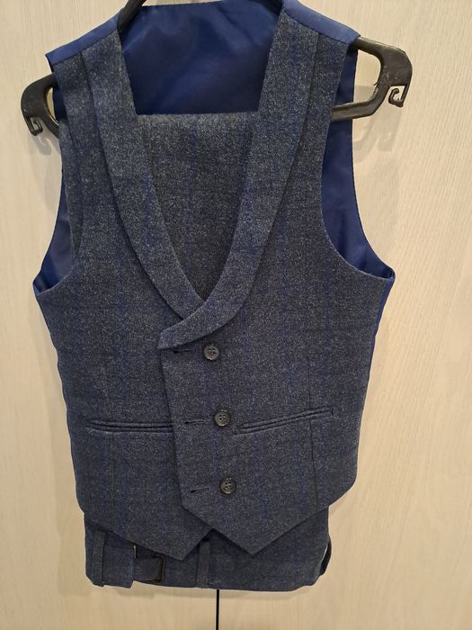 Продам школьный костюм