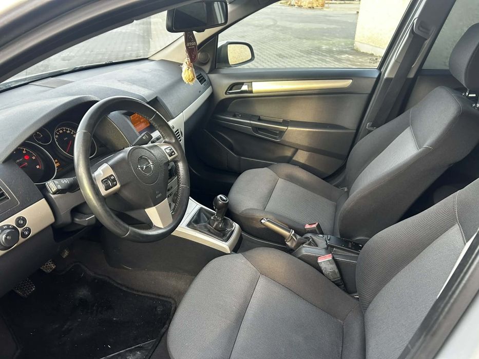 Vând Opel Astra H 1.9 cdti 120cp 6+1 trepte unic proprietar