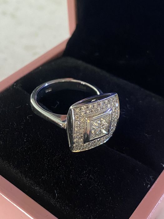 Золотое кольцо с бриллиантами