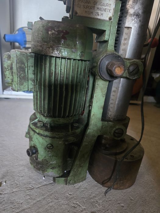 Masina de gaurit cu talpa magnetica