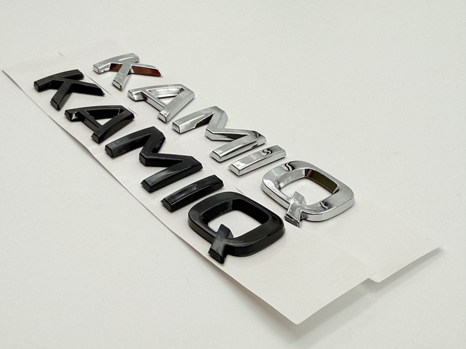 Emblema Skoda KAMIQ spate crom