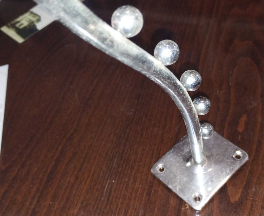 Закачалки за дрехи за стена