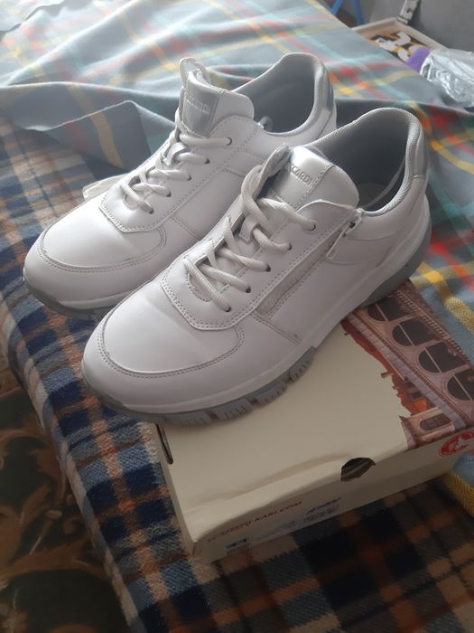 Продам кроссовки 41 размер