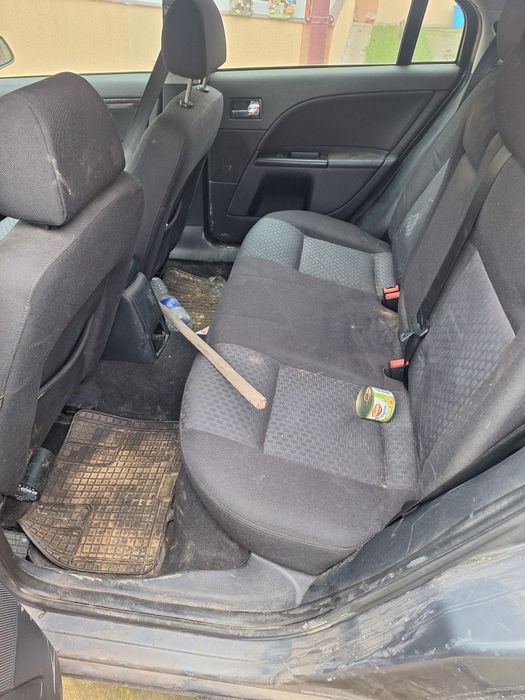 Vând sau dezmembrez Ford Mondeo cu catalizator pe el