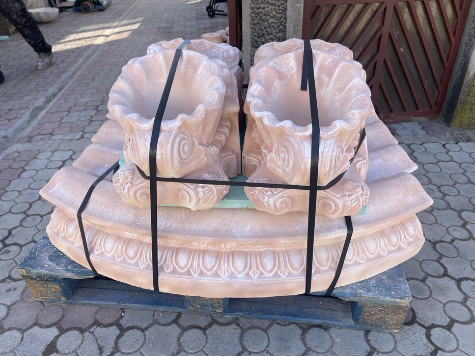 Fantanile Artezine din beton cu bazin . -3700 lei .