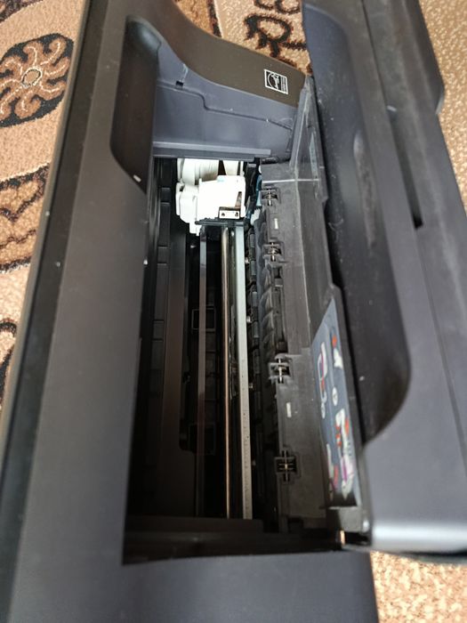 Принтер HP Deskjet 2050