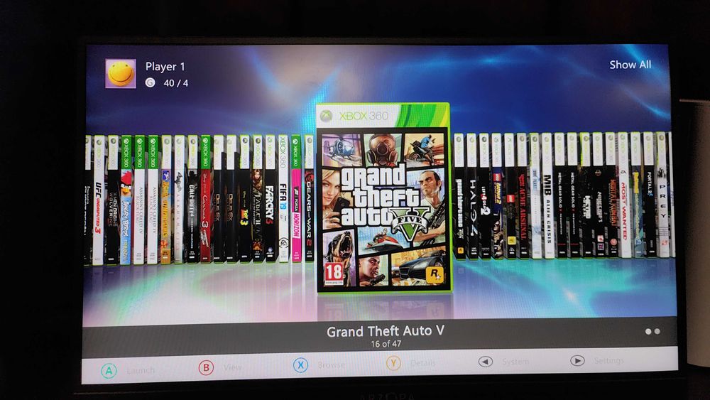 Xbox 360 modat ,43 de jocuri de top,GTA 5,Minecraft,NFS,maneta,cabluri