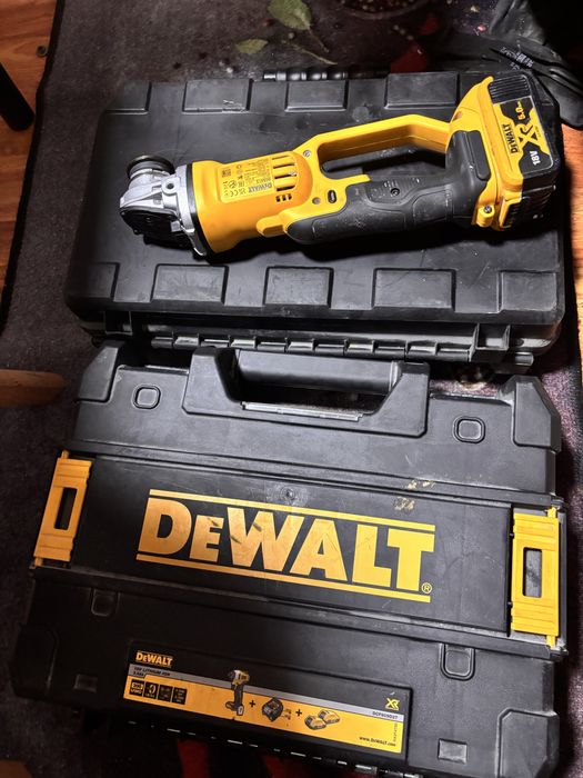 Scule Dewalt cu 7 acumulatori
