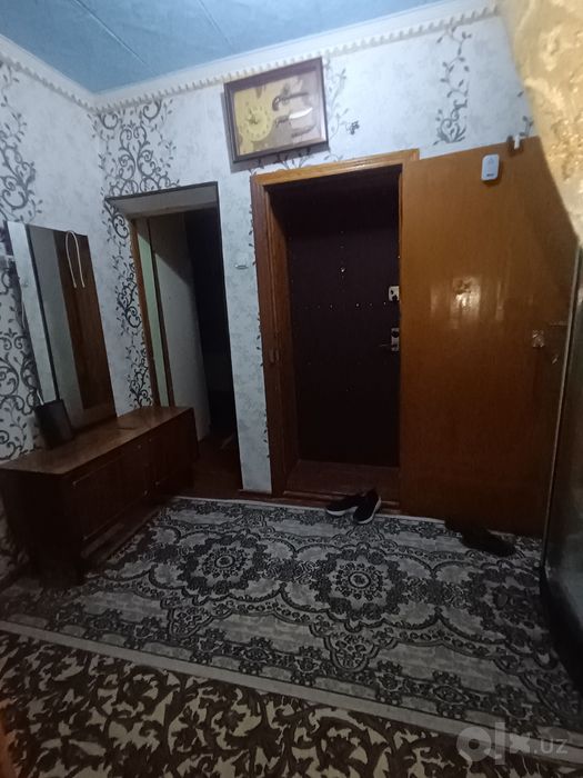 Кибрай центирида Уй сотилади 3/2/4