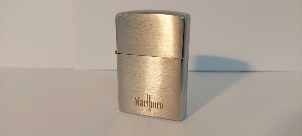 Bricheta de colectie ZIPPO MARLBORO - MADE IN USA