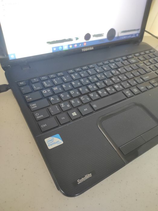 Лаптоп---ТOSHIBA