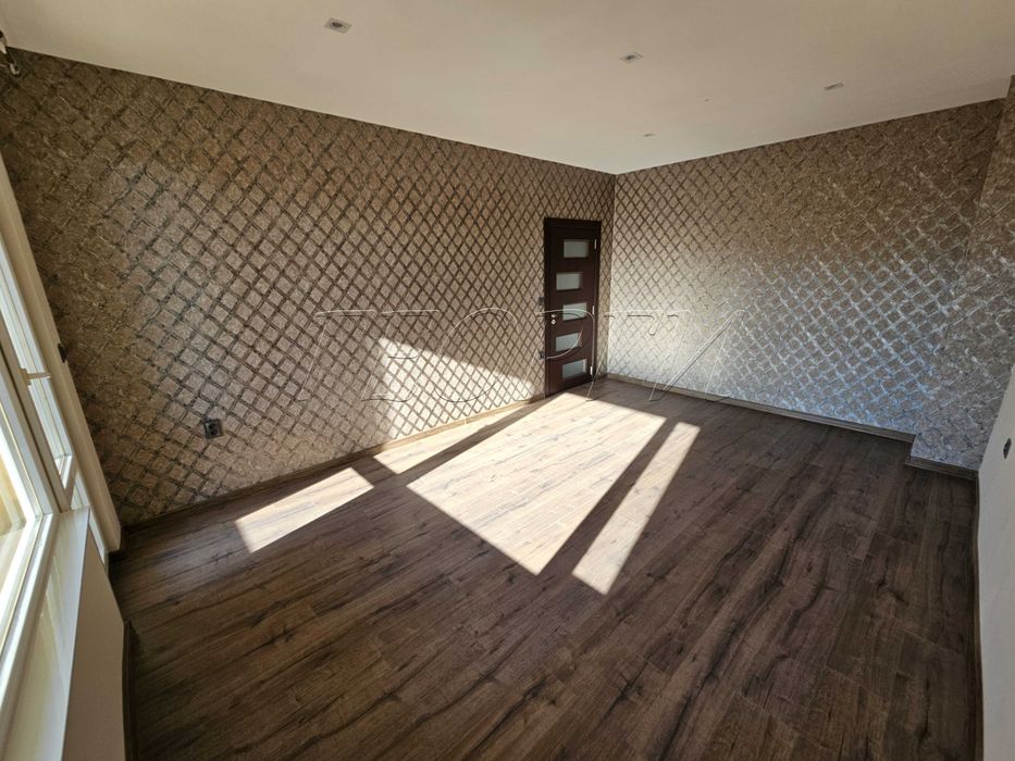 Давам под наем тристаен необзаведен 60кв.м.  ул. Царевец