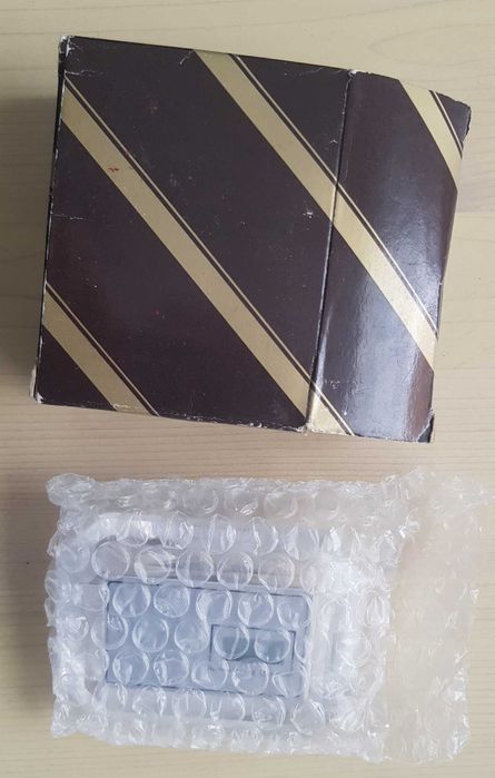 Продавам нов часовник кварцов и часовник будилник