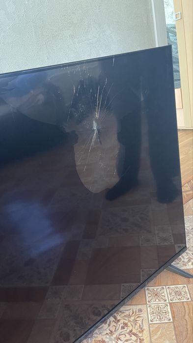 Продам рабочий телевизор с разитым экраном