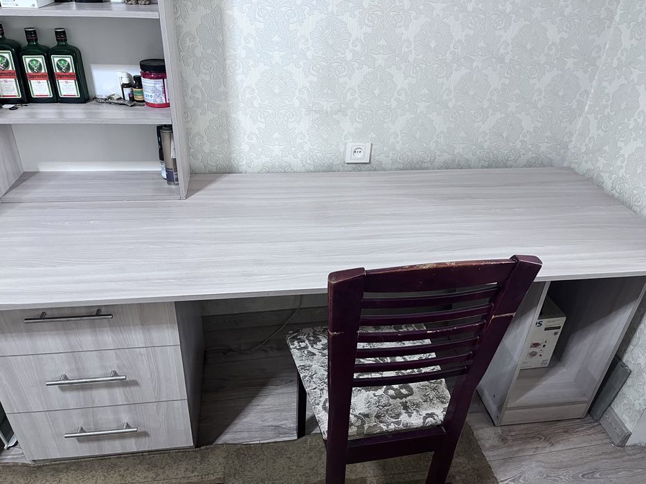 Продам компьютерный стол