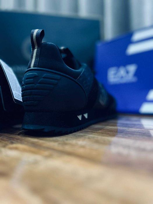 EA7 Armani мужские кроссовки в спортивном стиле РАЗМЕР 44, 44.5