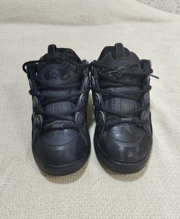 Продам кроссовки