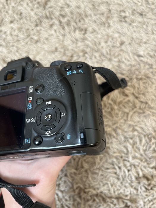 Canon EOS 500D + Canon EF-S Zoom Lens - Full Kit