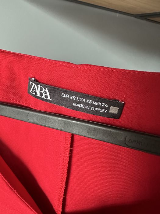 Червена рокля ZARA