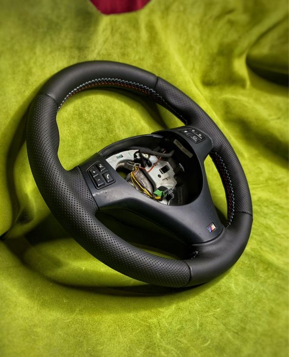 Volan Bmw seria 1/3 reconditionat/tapitat cu piele e90/91/92 f30/31
