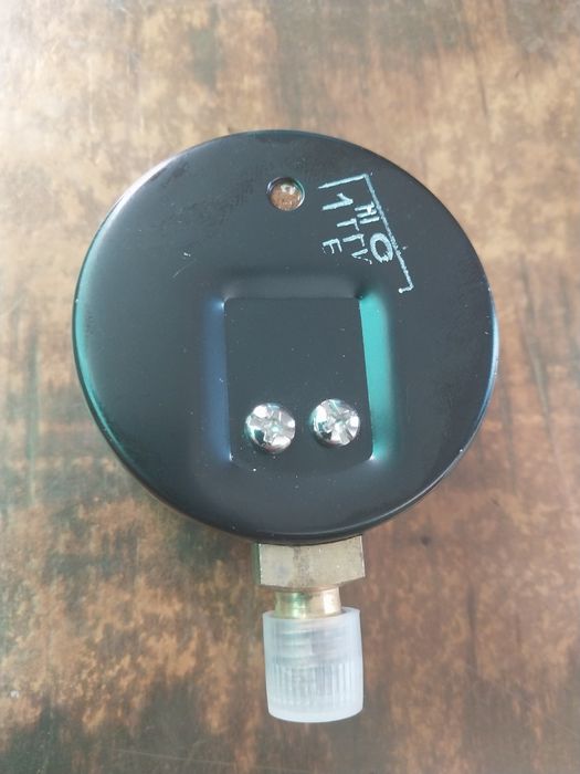 Манометр         .