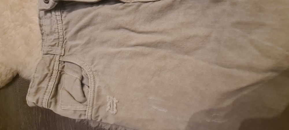 Vand pantaloni scurți jeans Reserved
