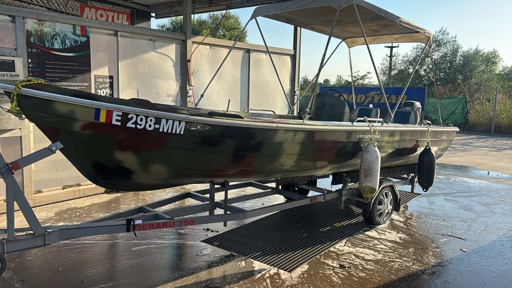 Barcă cu motor Yamaha 30 CP – aproape nouă