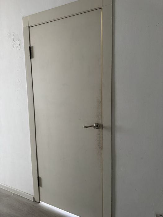 Двери межкомнатные б/у