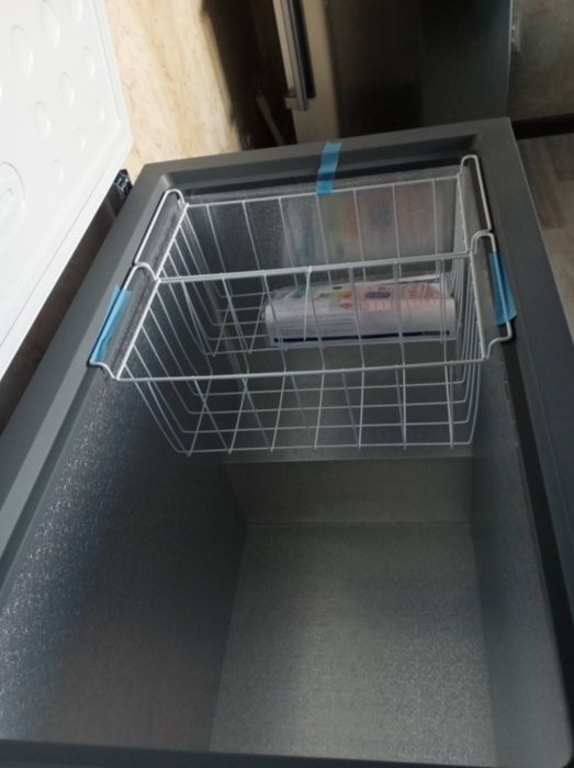 Морозильник SNOWCAP  250 л серебристый