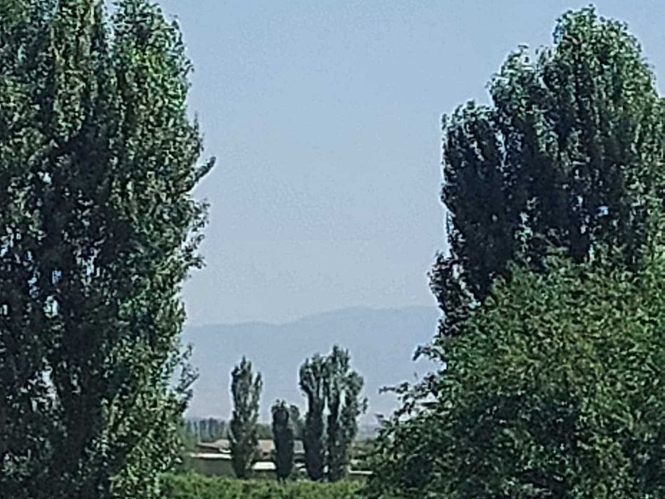 Продаётся Дом -  коробка 
3.5 соток ,8 комнат + подвал