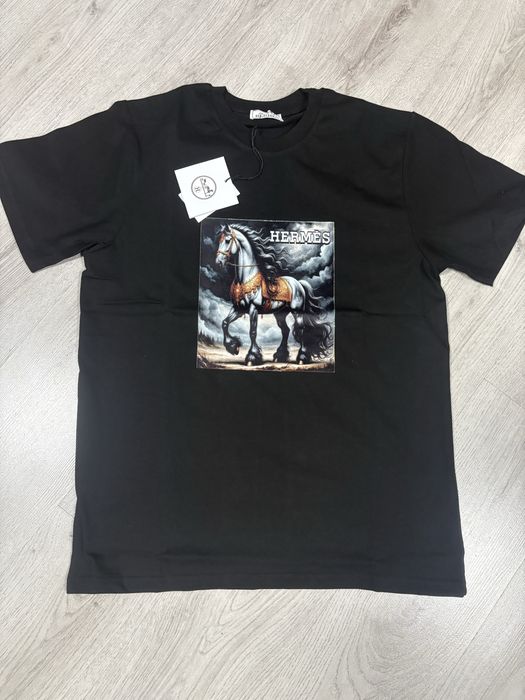 Мъжки тениски S и М размер