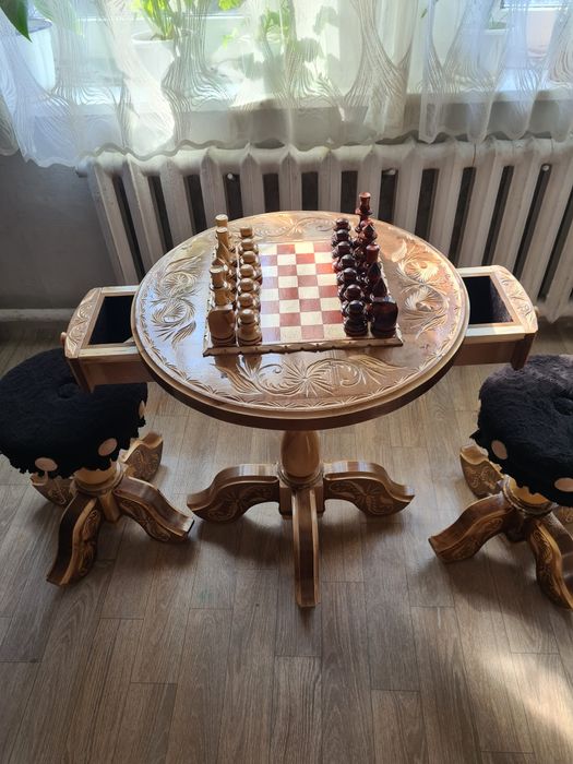 Шахматный столик