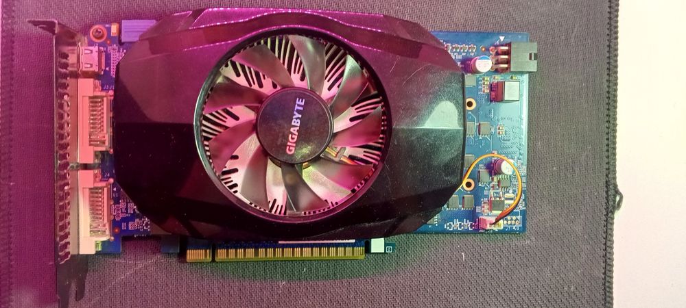 Видеокарта GIGABYTE GeForce GTS 450 1 Гб