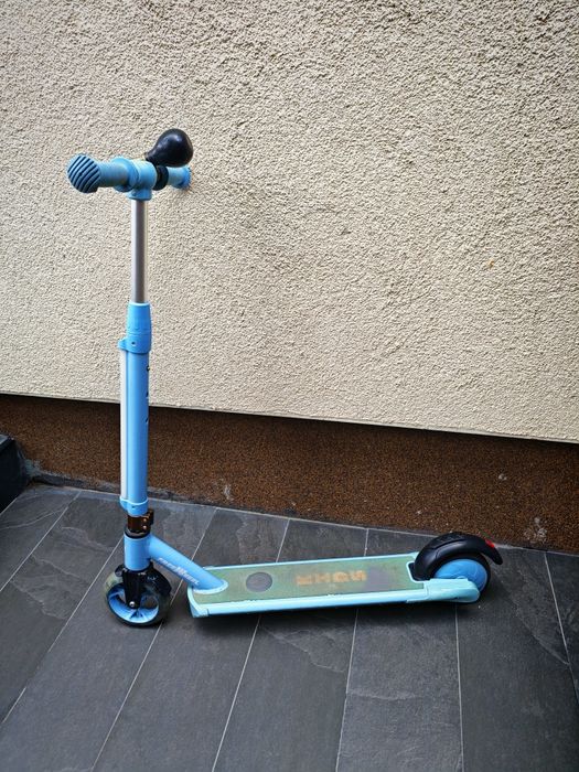 Vând trotineta electrica pt copii