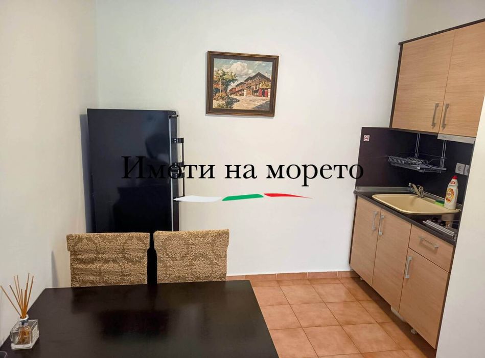 Под наем дългосрочно голямо студио на брега на морето