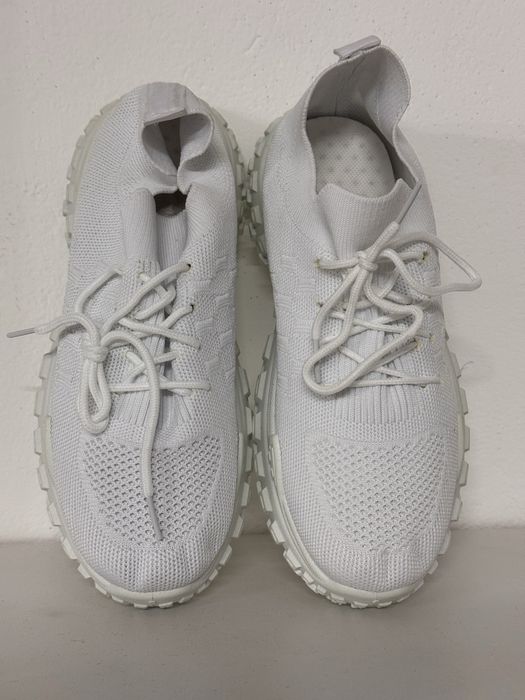 Кроссовки белые новые