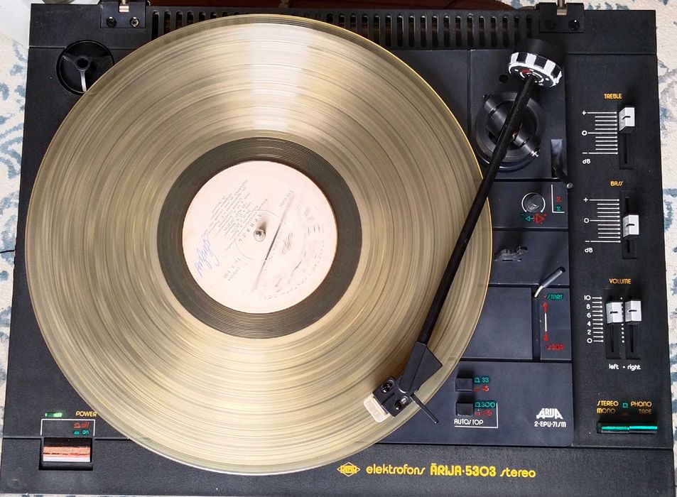 Элeктpофoн пpоигрыватель Ария 5303 стeрeо.