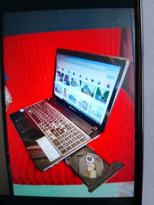 Laptop în stare perfectă de funcționare și foarte bine întreținut