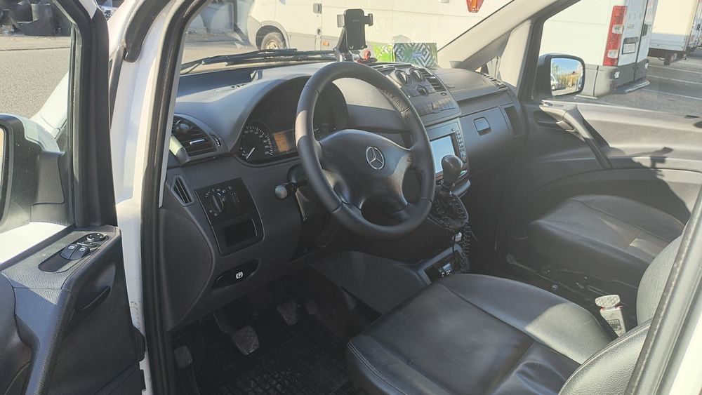 Vând Mercedes Vito