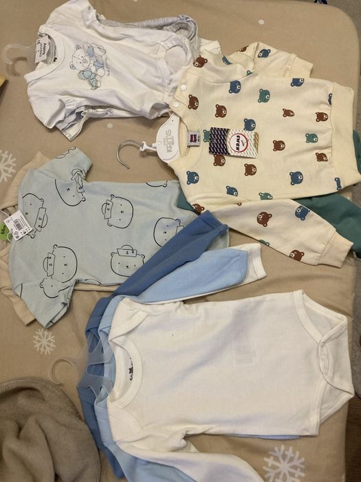 Vand haine bebe cu eticheta 1-3 luni