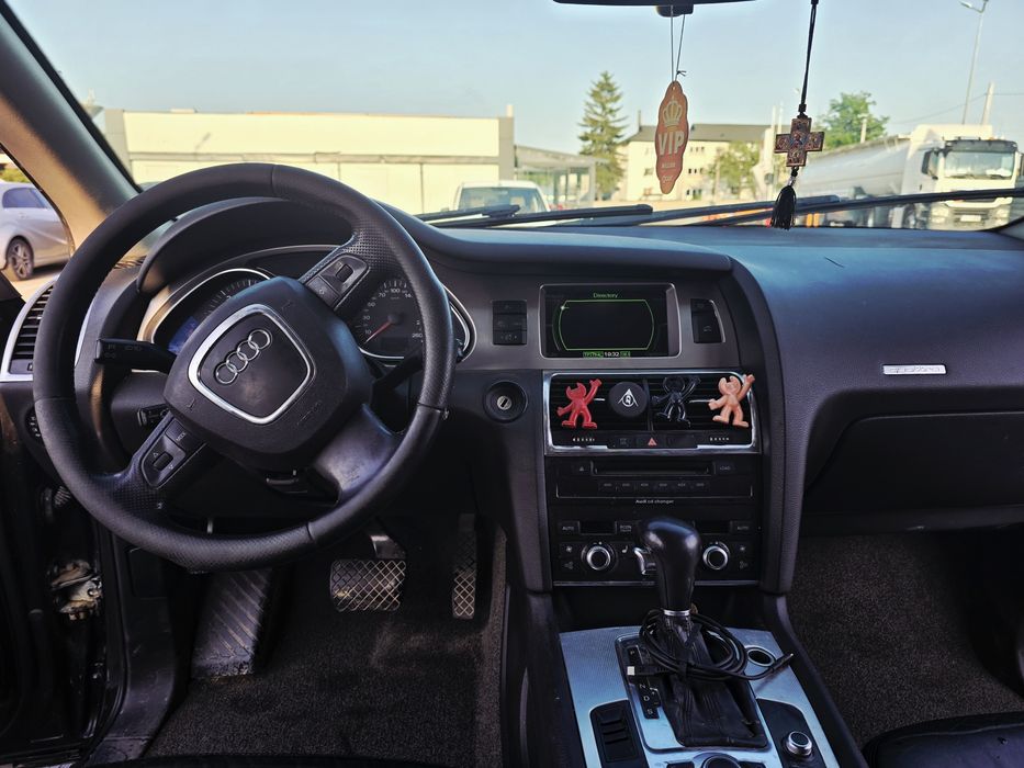 Vând Audi Q7  3.0