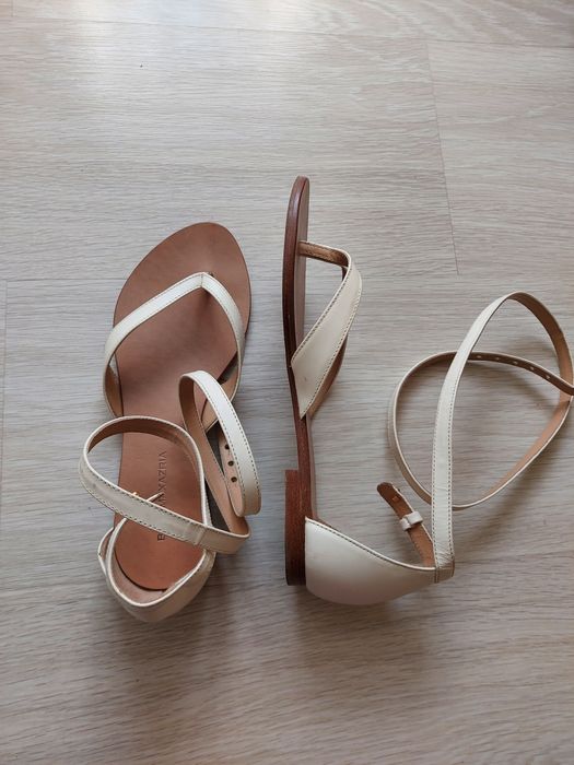 Кафяви и бели  сандали с  връзки и каишки-30лв.